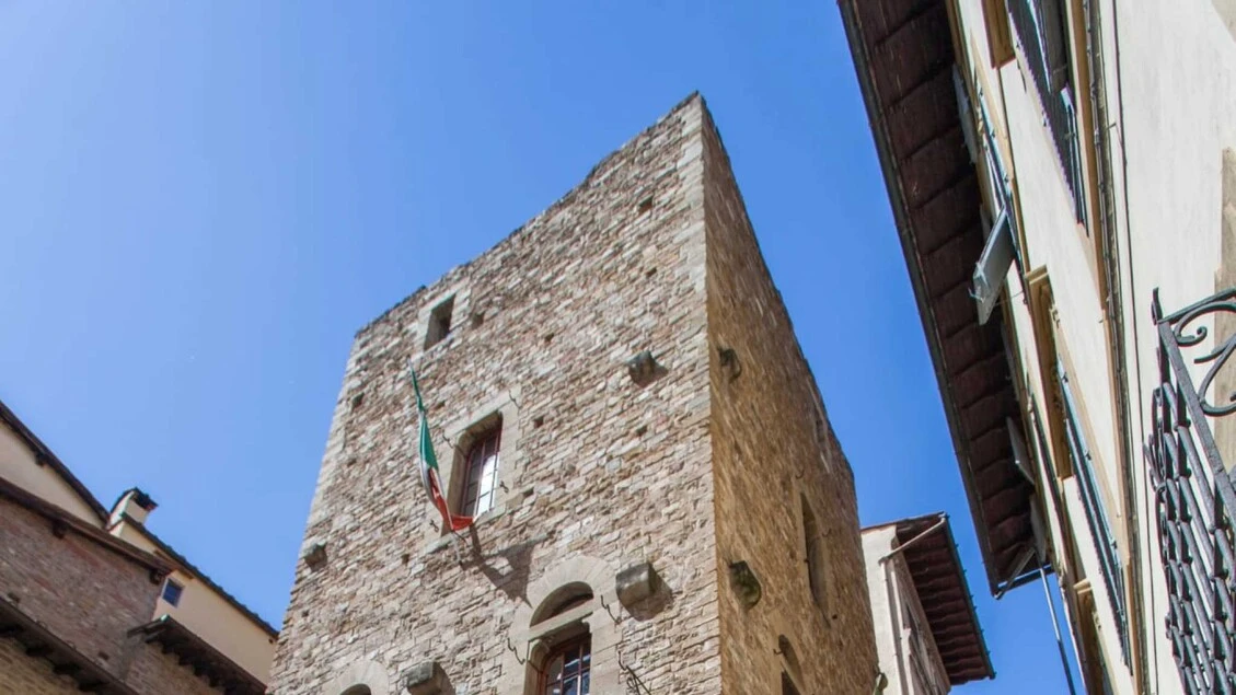 Ladri entrano nella Casa di Dante, allarme li mette in fuga