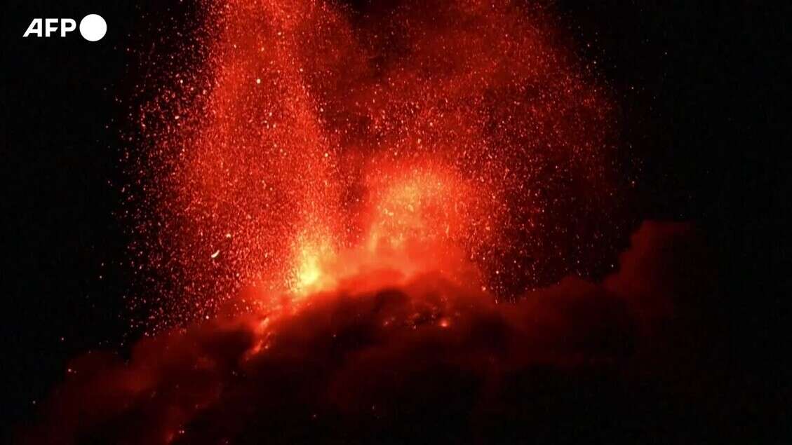 Guatemala, centinaia di persone evacuate per l'eruzione di un vulcano