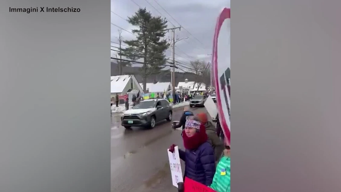 Usa, protesta contro Vance nel Vermont: 