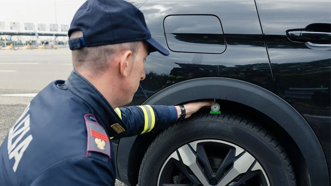 Assogomma e Polizia Stradale presentano Vacanze Sicure 2025