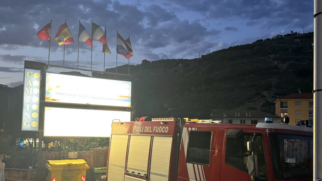 Peschereccio si ribalta vicino Roma, un disperso