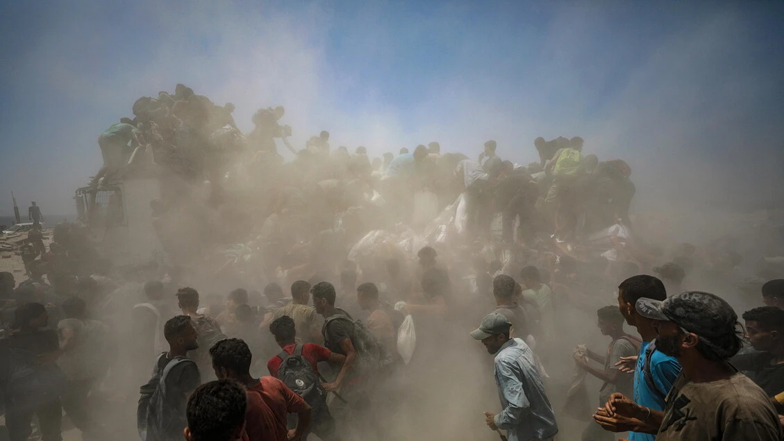 Hamas, ieri quasi 100 uccisi mentre cercavano aiuti a Gaza