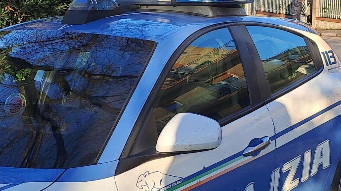 Tentano di sedare una rissa a Taranto, due poliziotti aggrediti