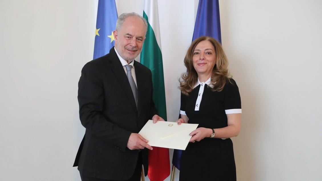 Ambasciatore Apicella presenta lettere credenziali a Sofia