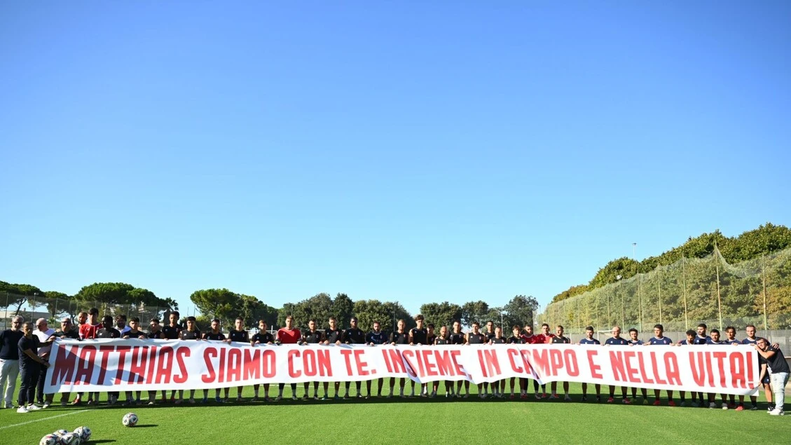 Calcio: Bari, striscione squadra 'Matthias siamo con te'