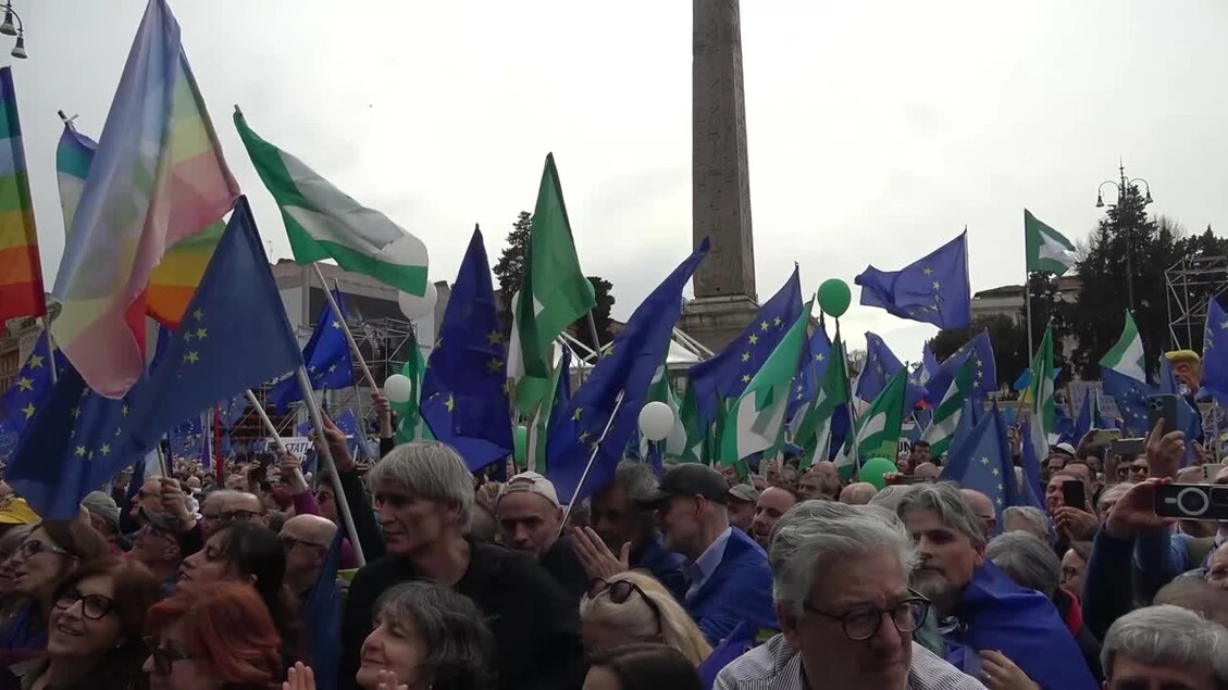 Piazza per l'Europa a Roma, manifestanti divisi sul riarmo