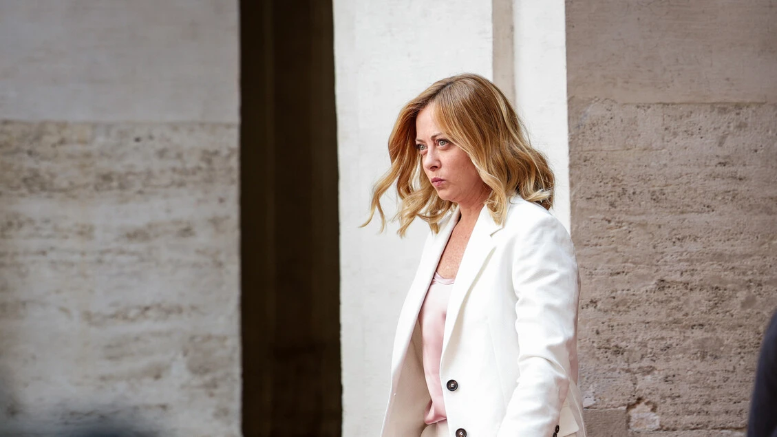 Meloni vola al G7, sforzi per tenere aperto il dialogo