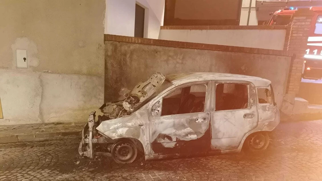 Incendiata auto candidato consigliere Comune Calabria