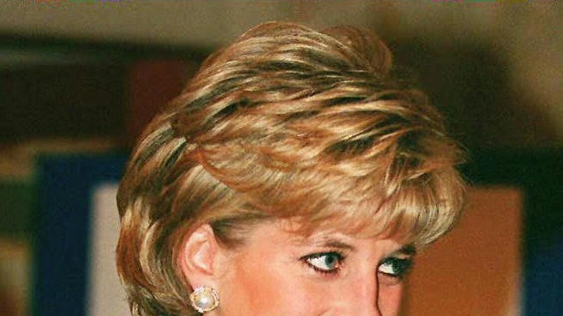 Dai vestiti alle borse, asta il guardaroba di Lady Diana