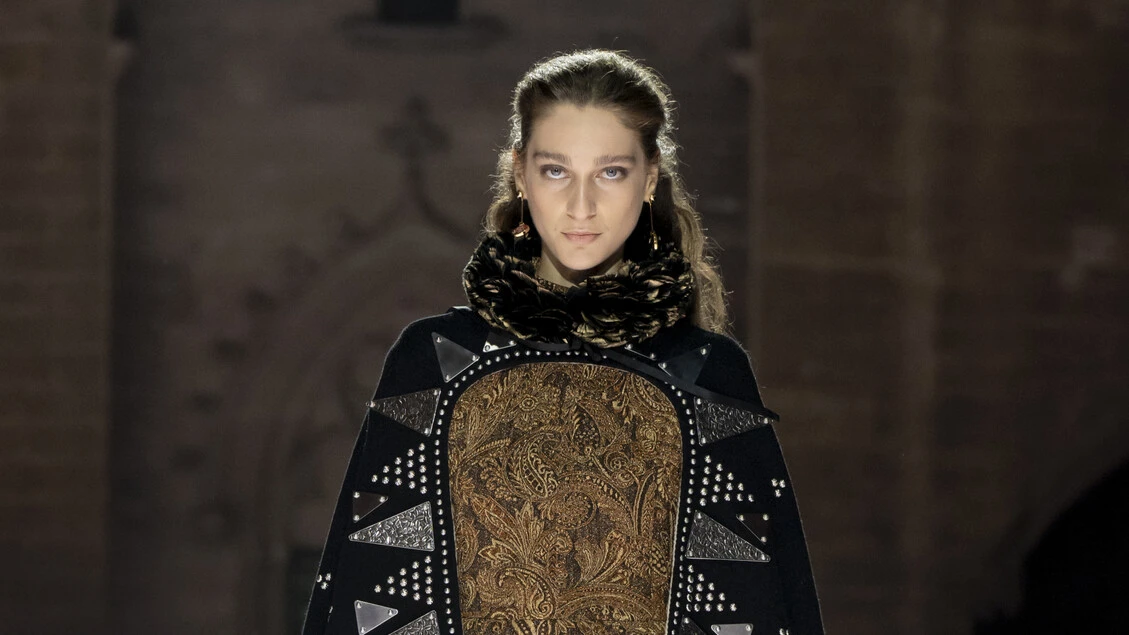 Vuitton Cruise sfila nel Palazzo dei Papi di Avignone