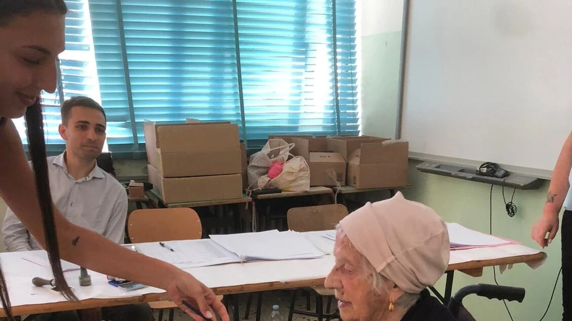 Referendum, a Viterbo vota anche signora Natalina di 102 anni