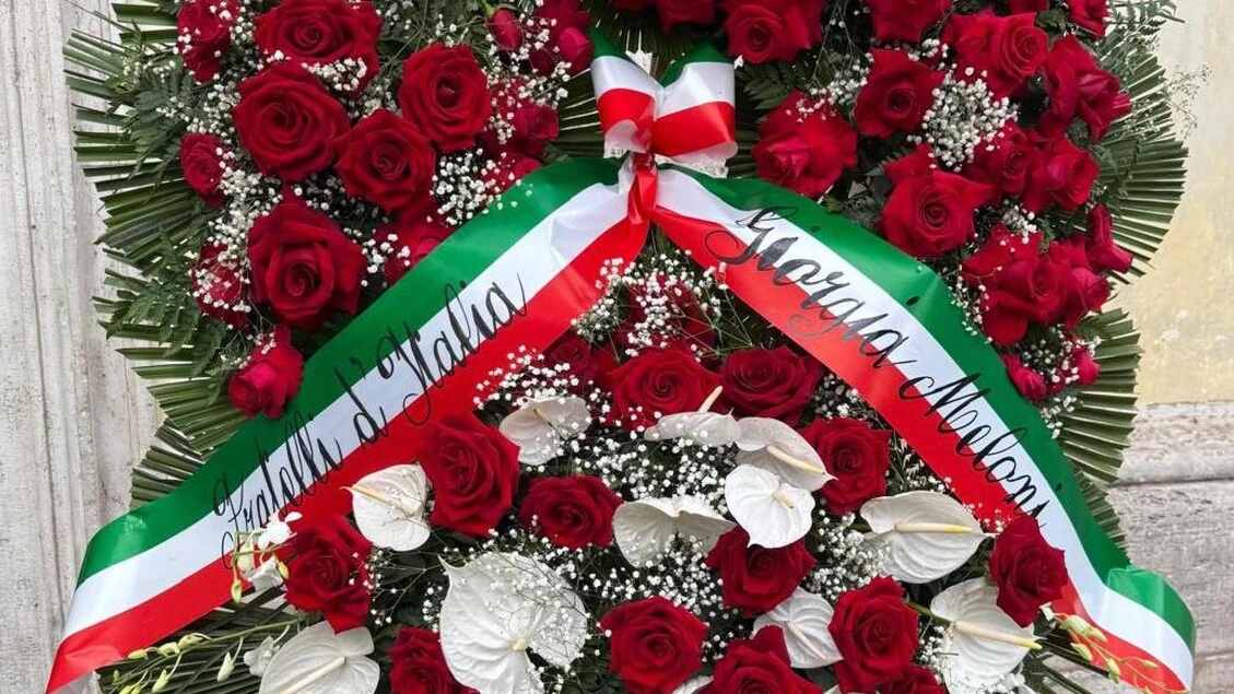 Funerali Benvenuti, corona di fiori della premier Meloni