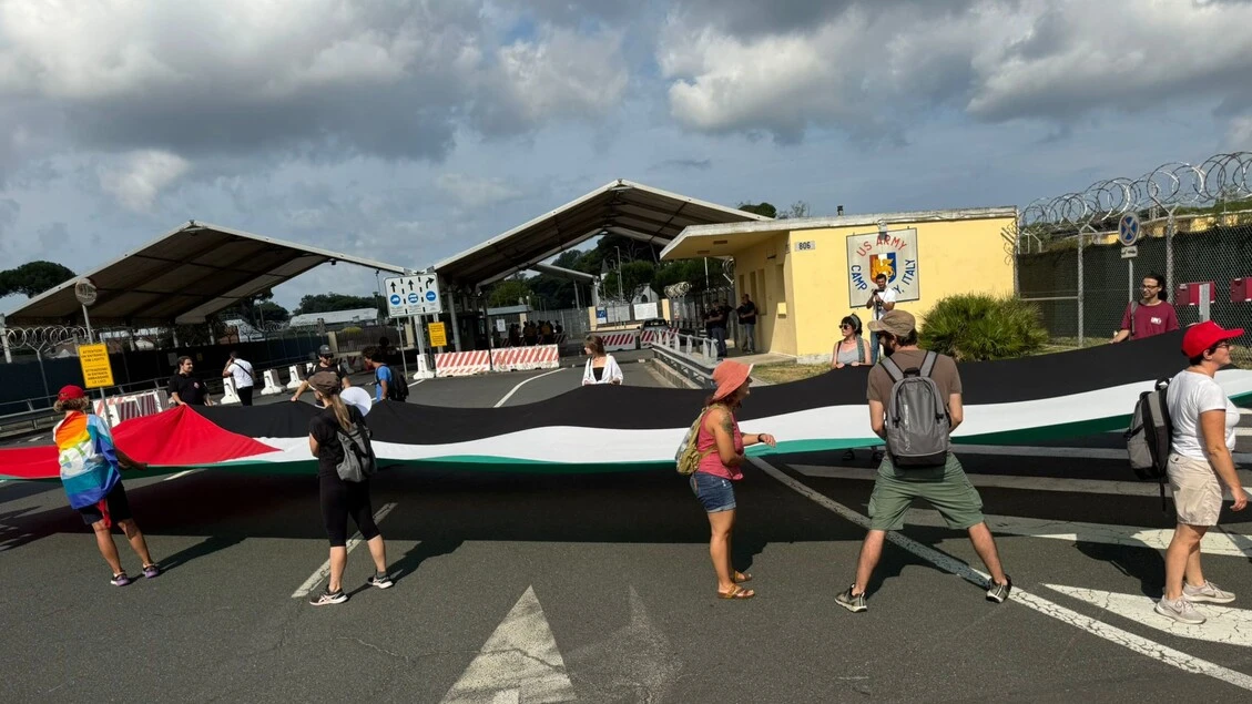 Manifestazione davanti base Camp Darby, in 1500 contro il riarmo