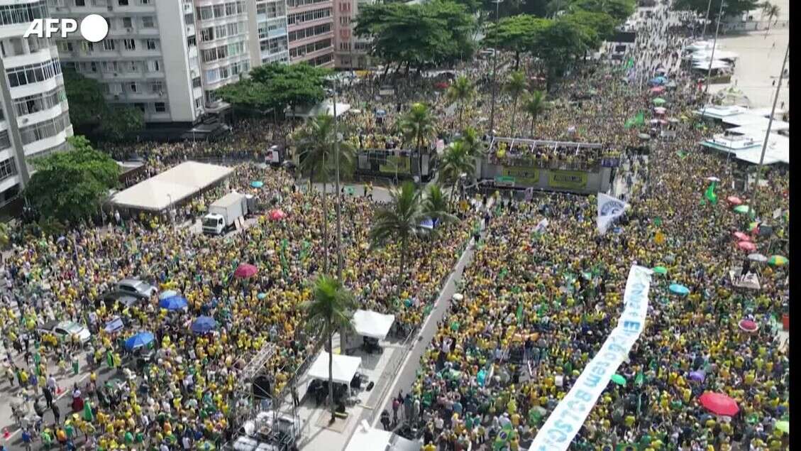 Rio, maxi-manifestazione per l'amnistia ai sostenitori di Bolsonaro