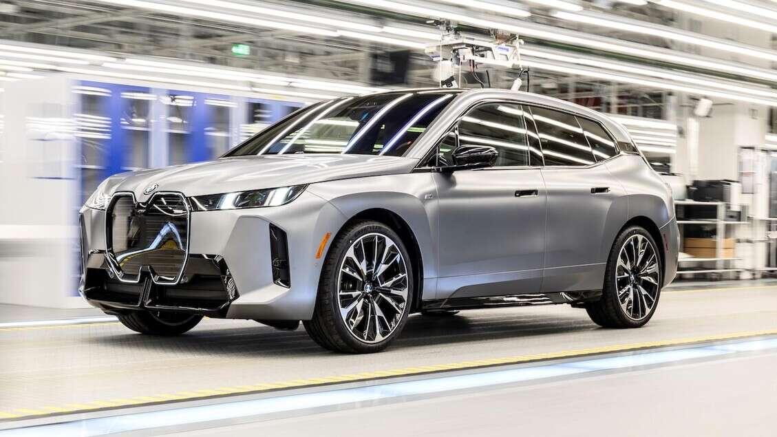 Bmw, parte la produzione della iX 2025 a Dingolfing