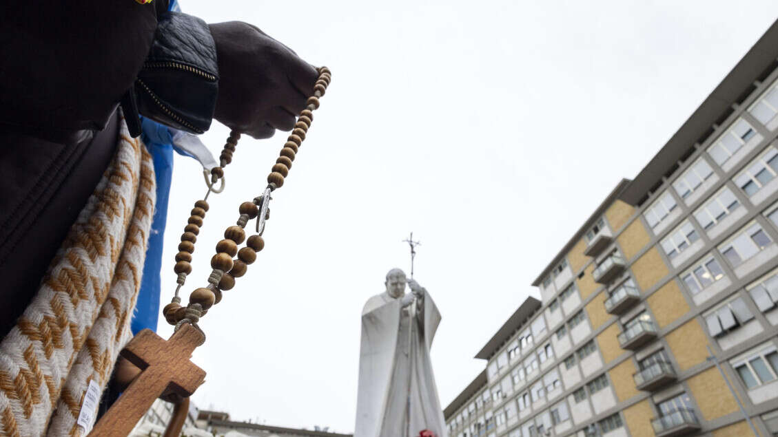 Il Papa, c'è una benedizione nella fragilità dei malati