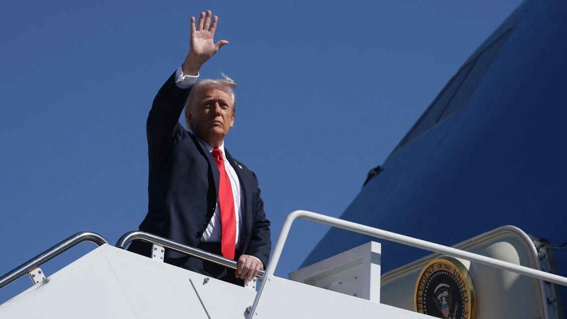 Trump segue il rilascio in streaming dall'Air Force One