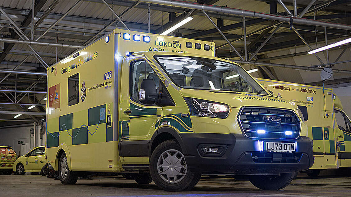 Ford E-Transit, test superati al London Ambulance Service