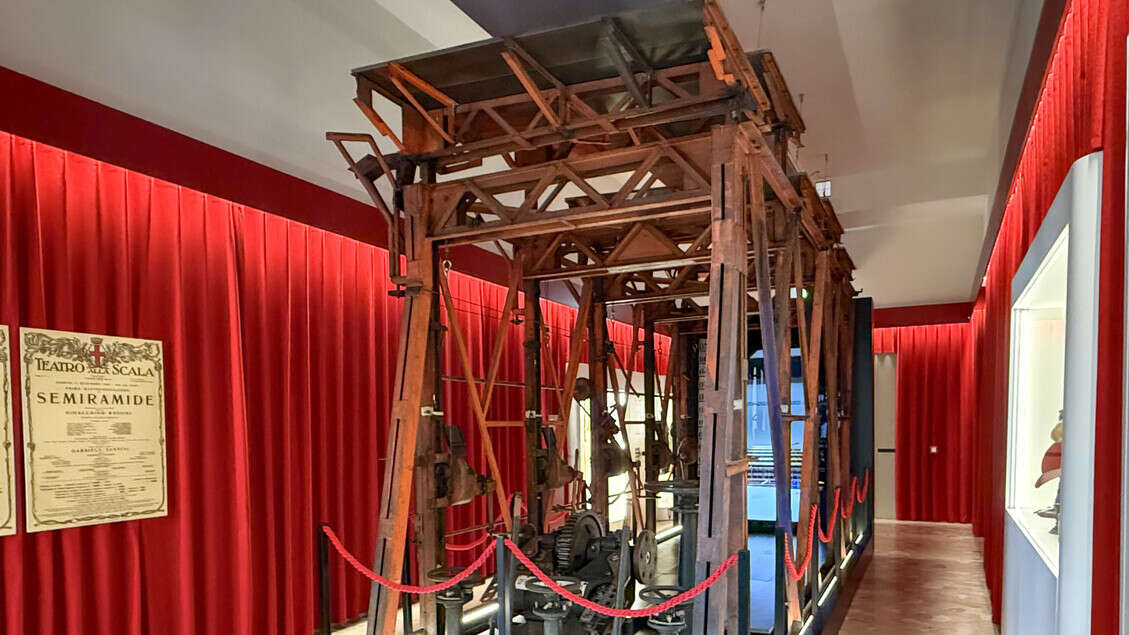 Il palco a ponti mobili della Scala al Museo della Scienza