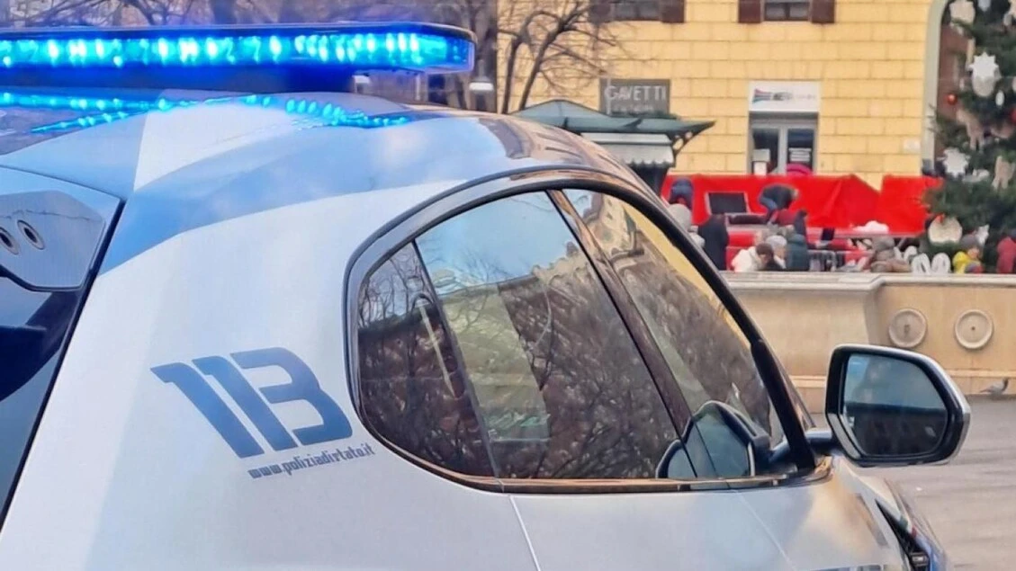 Accoltella un uomo durante una rapina e scappa, arrestato