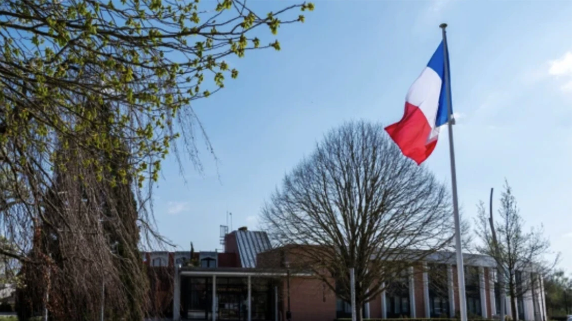 Nissan tratta uscite volontarie dalla sede europea in Francia