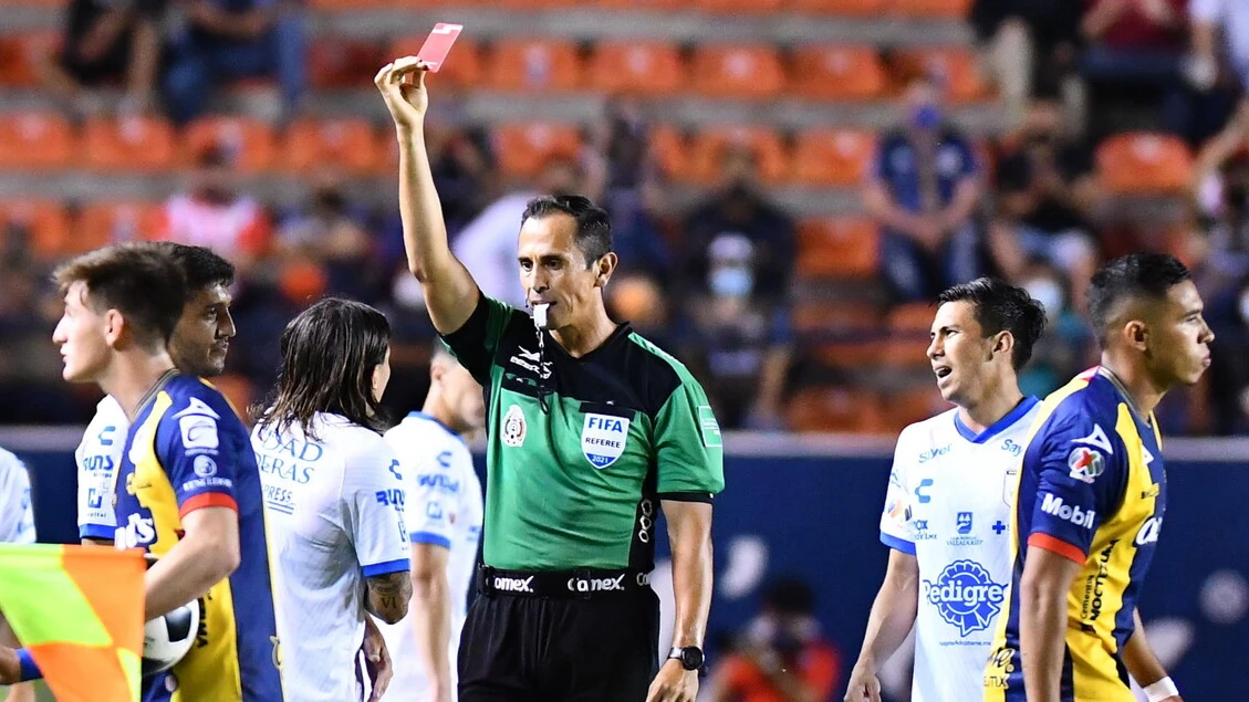 Colpisce l'arbitro con una testata, Daspo 5 anni a calciatore