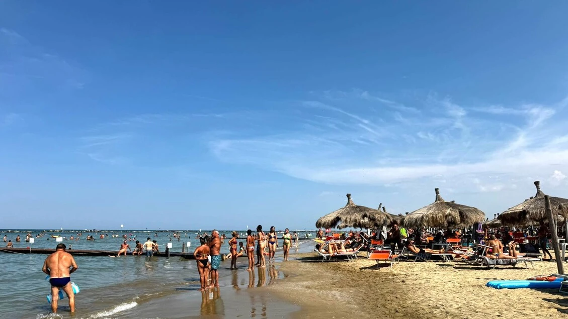 Balneatore abruzzese, non c'è più gente, qui contiamo le pecore