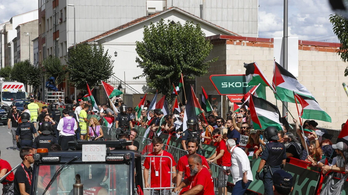 Collettivi annunciano blocco Giro dell'Emilia, 'come la Vuelta'