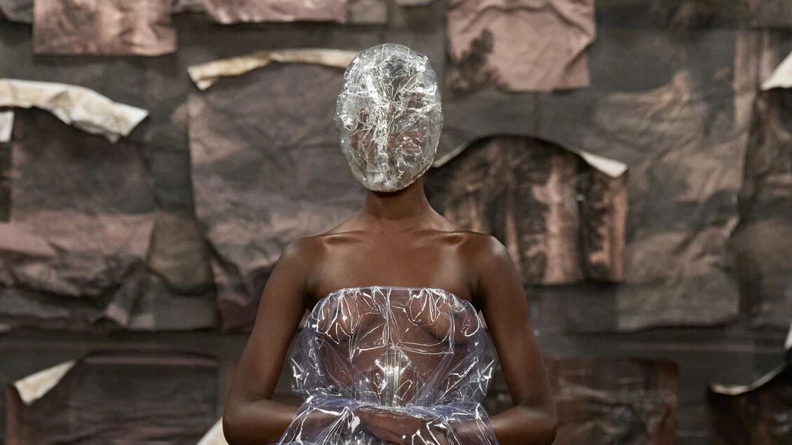 Maison Margiela Artisanal, Martens debutta tra sante e medioevo