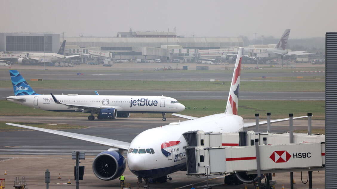 Per l'incendio a Heathrow cancellati almeno 1.351 voli