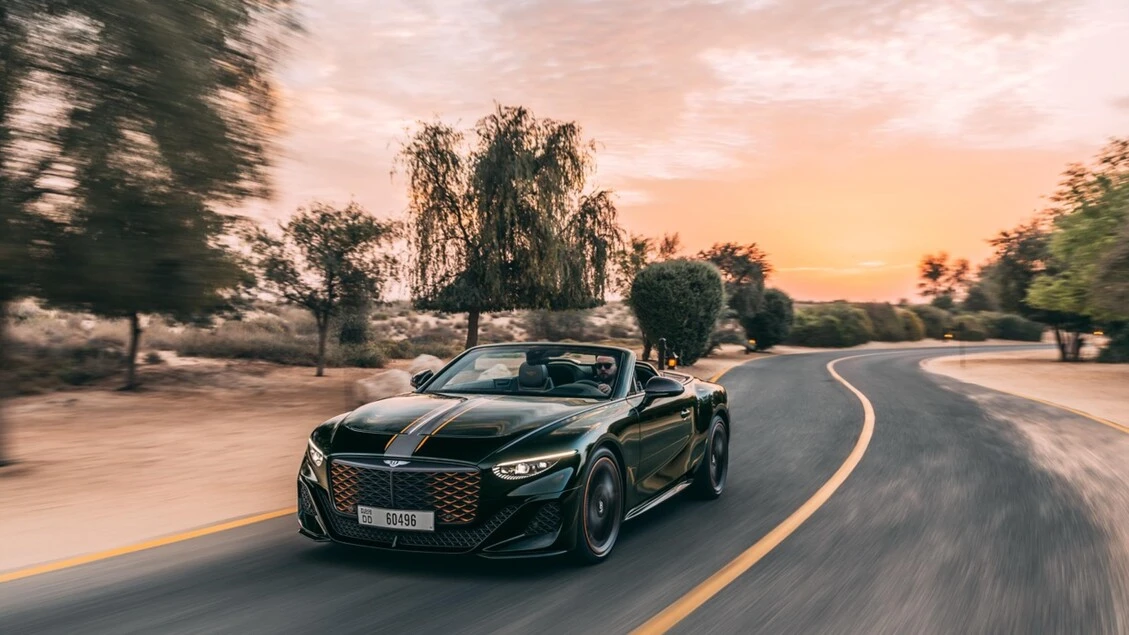 La Bentley Batur Convertible debutta a Dubai