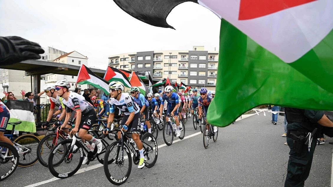 Vuelta: a Bernal la 16/a tappa, Vingegaard sempre leader