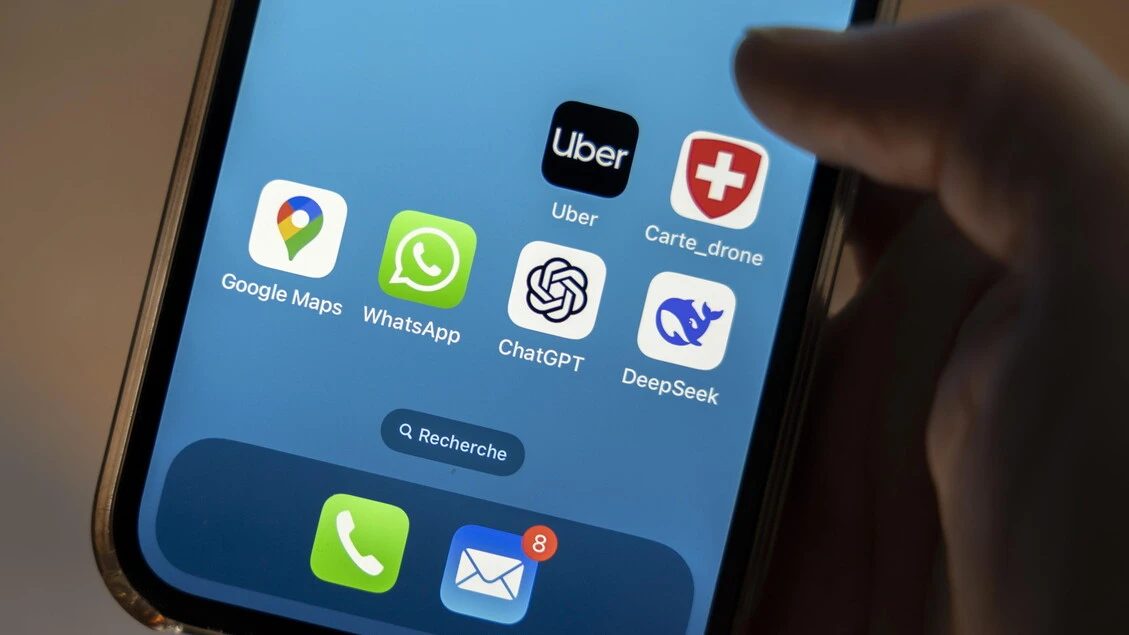 Rapporto Reuters, cresce al 10% l'uso dei chatbot basati sull'IA per le notizie