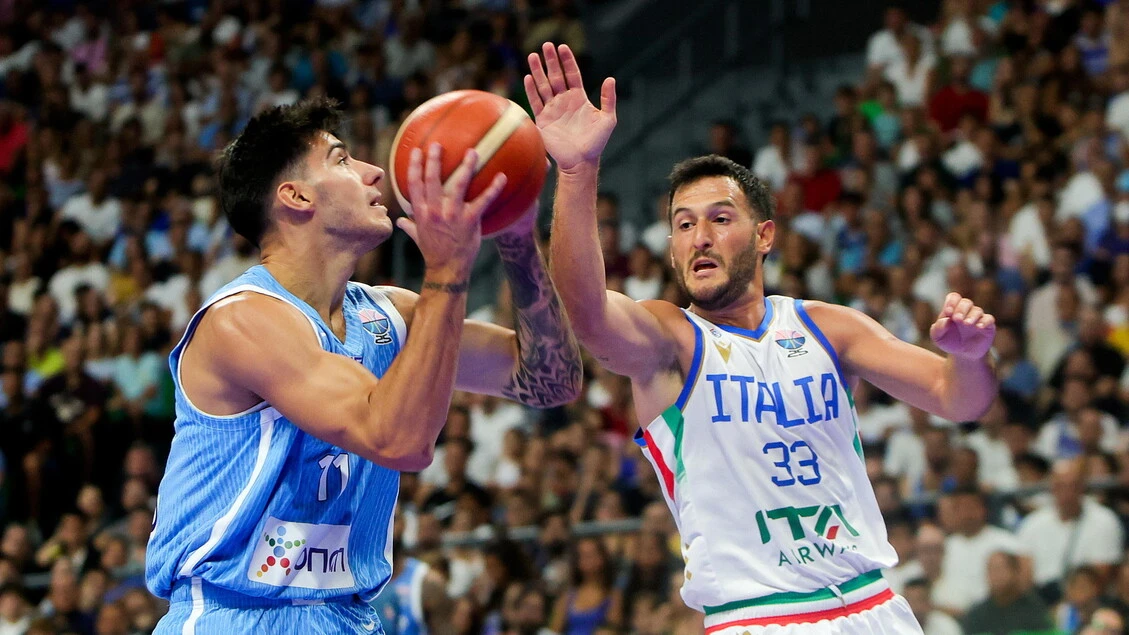 Basket: Una buona Italia tiene testa alla Grecia