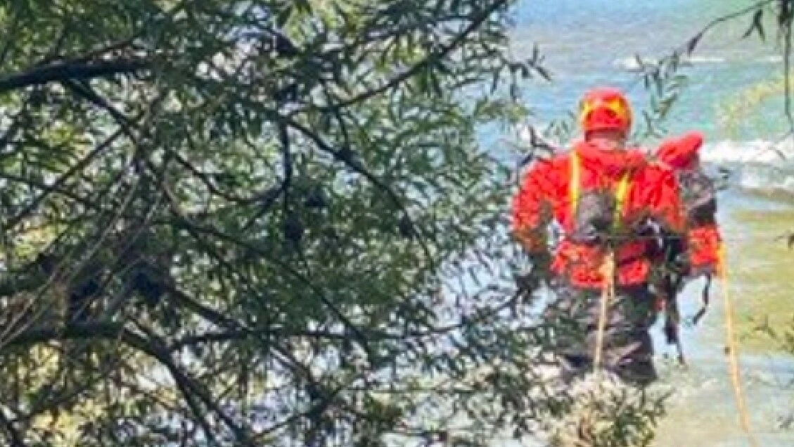 Dodicenne scomparso nel fiume Sesia dopo un tuffo, ricerche in corso