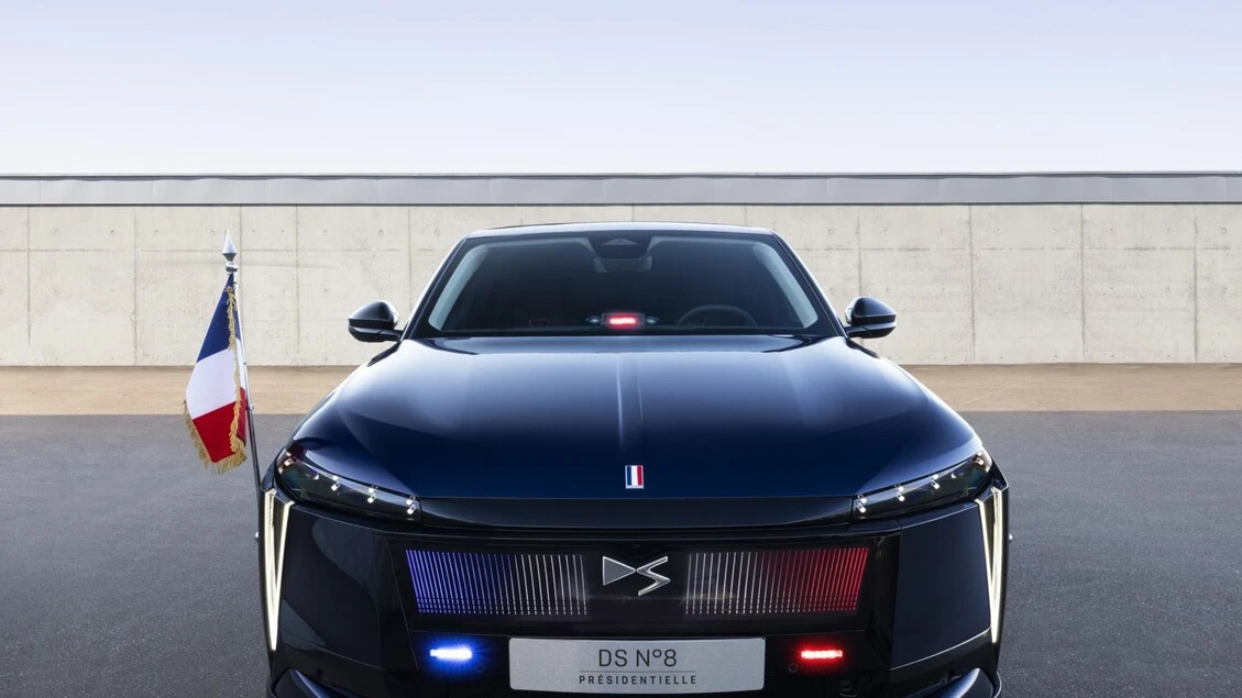 DS N°8 è l'auto presidenziale della Repubblica Francese