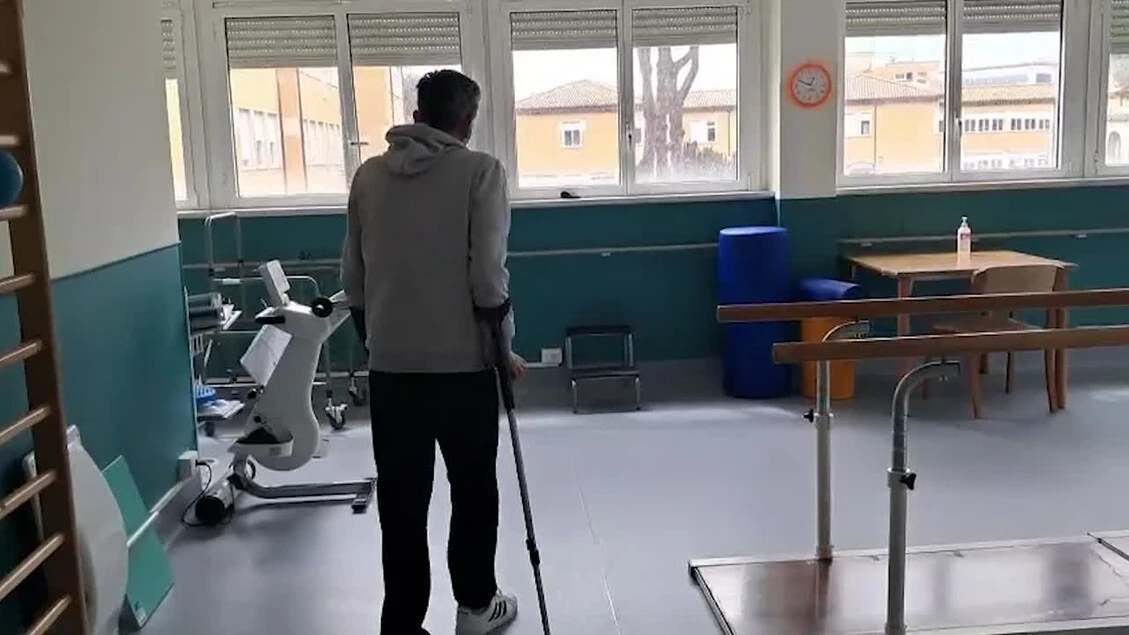 Operato per un tumore di 40 kg, in 3 settimane torna a camminare