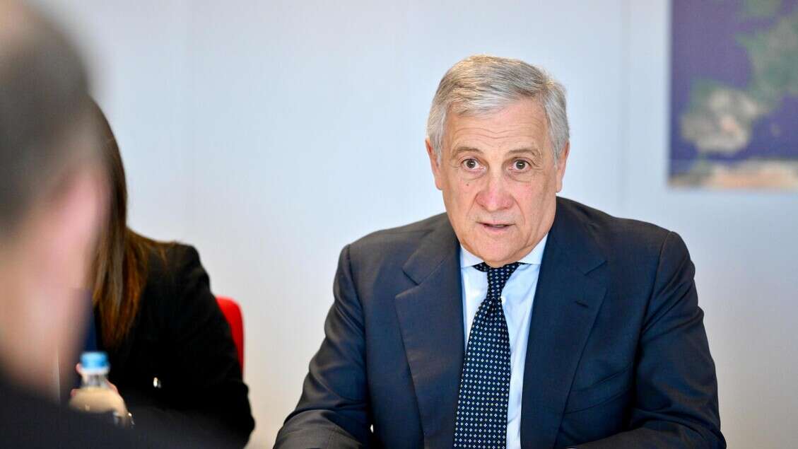 Tajani, non condivido risarcimento ai migranti della Diciotti