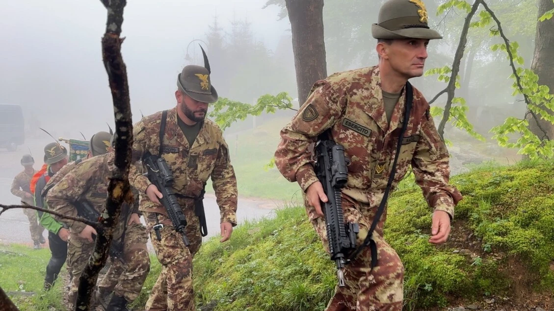 Alpini si addestrano sulle montagne dell'adunata nel Biellese
