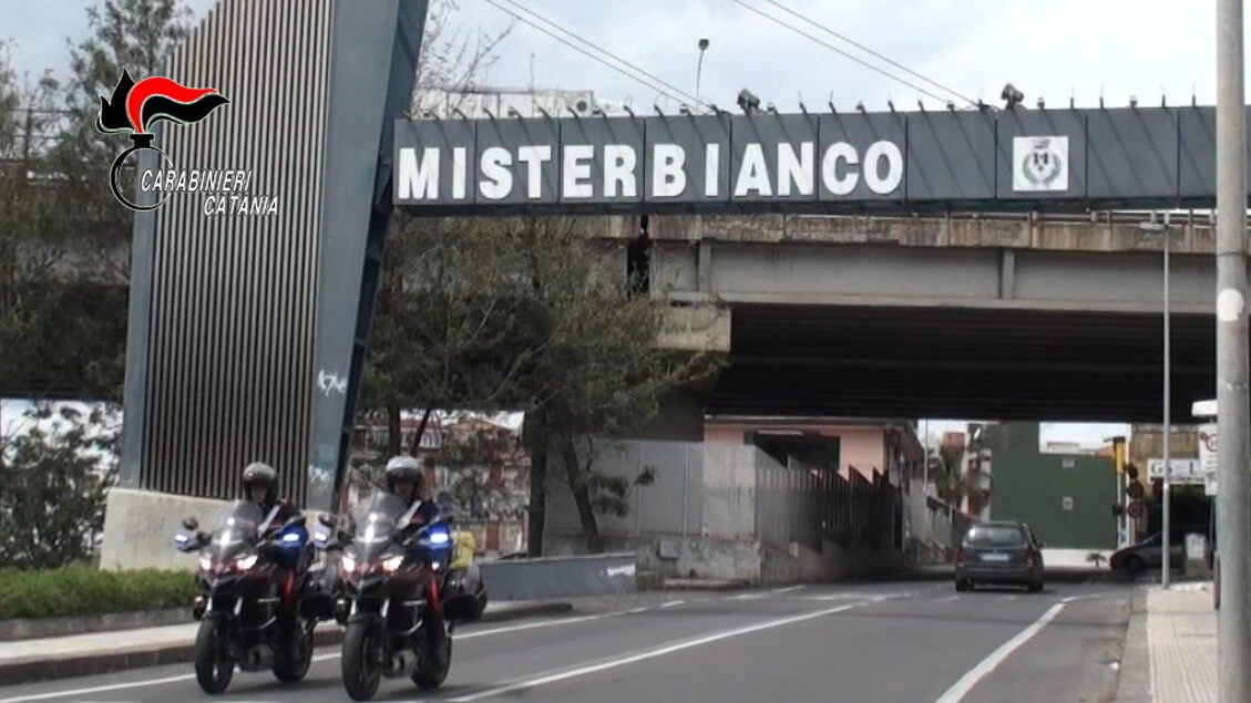 Picchia violentemente la moglie durante lite, donna è gravissima