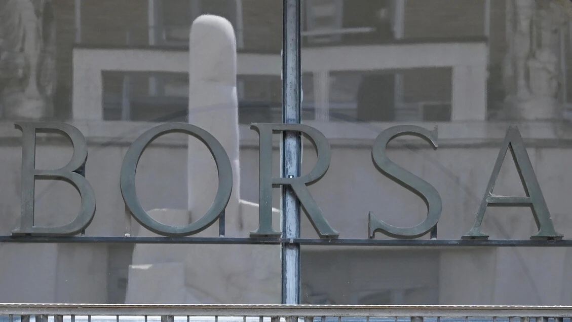 Borsa: Milano debole (-0,95%), pesano Stm e Bper, bene Leonardo