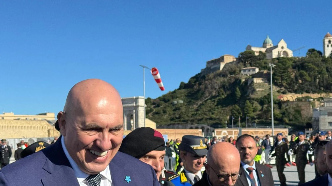 Crosetto,serve riforma Forze armate,aumentare personale