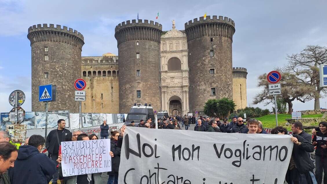 Protesta a Napoli sul bradisismo, 'non vogliamo contare i morti'