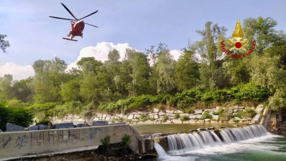 Cade e annega in un torrente nel Biellese, è migrante 37enne