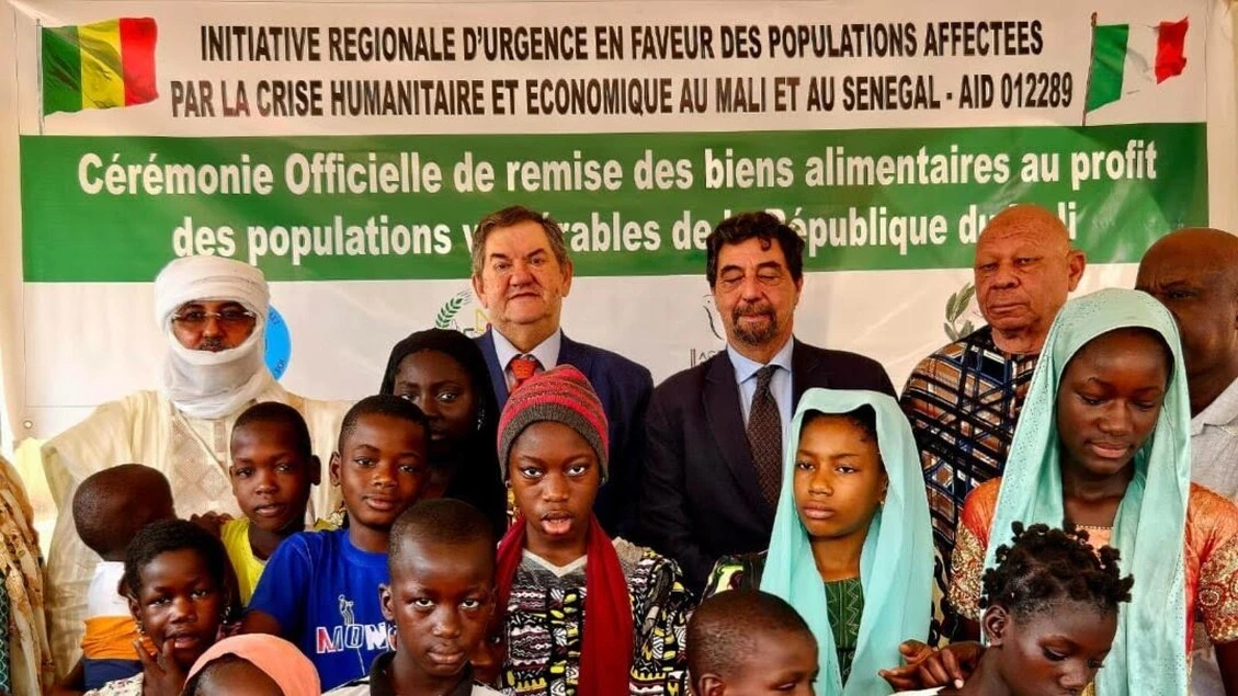 L'amb. d'Italia in Mali consegna aiuti alimentari a orfanotrofi