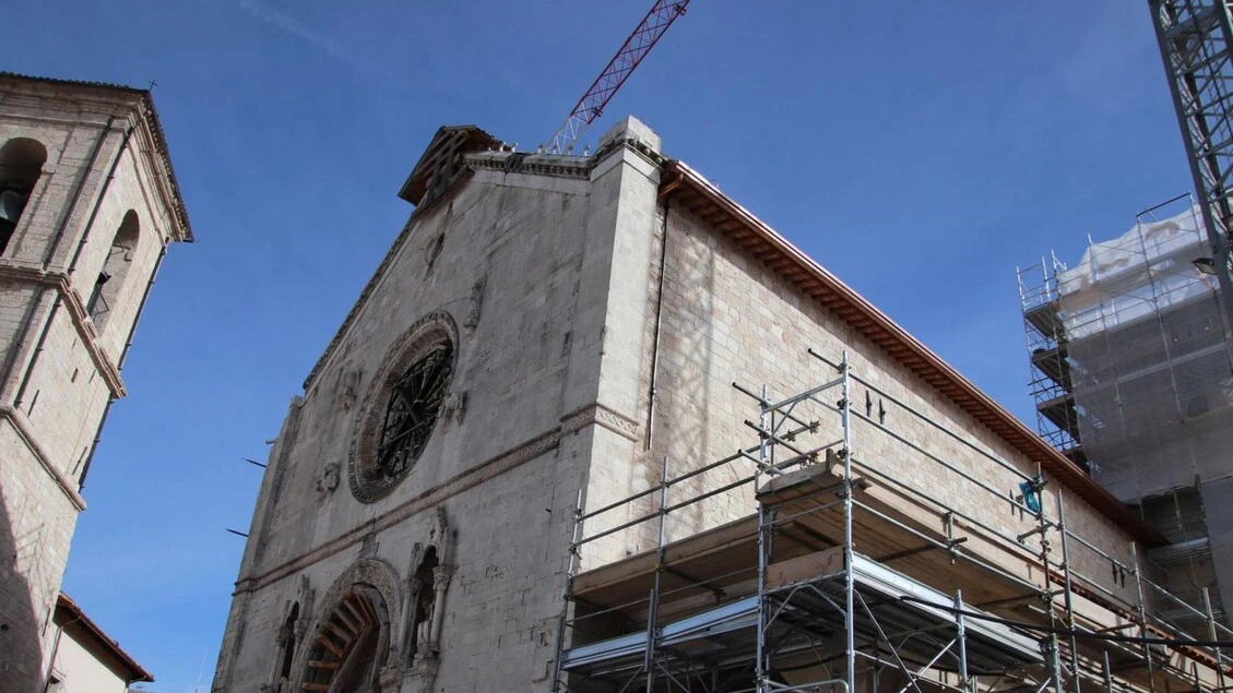 A nove anni dal sisma la basilica San Benedetto torna ai fedeli