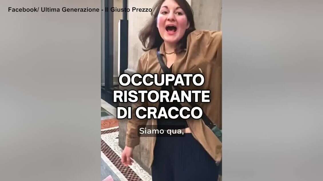 Blitz di Ultima Generazione da Cracco in Galleria a Milano