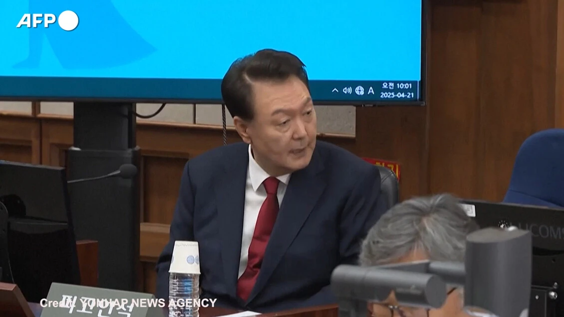 Corea del Sud, l'ex presidente Yoon Suk Yeol torna in aula