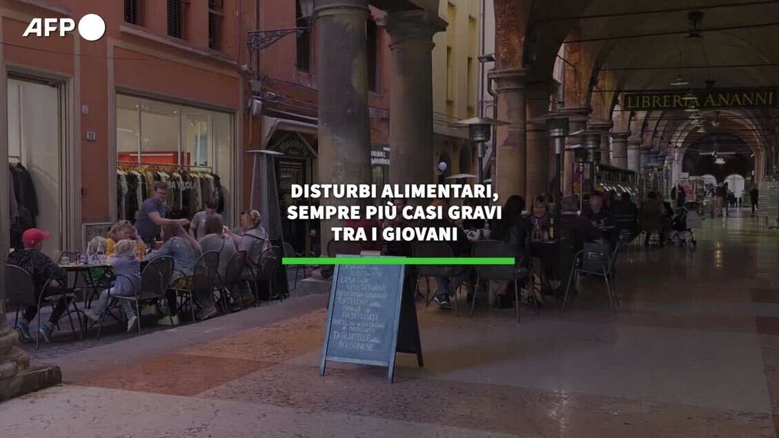 Disturbi alimentari, sempre piu' casi gravi tra i giovani