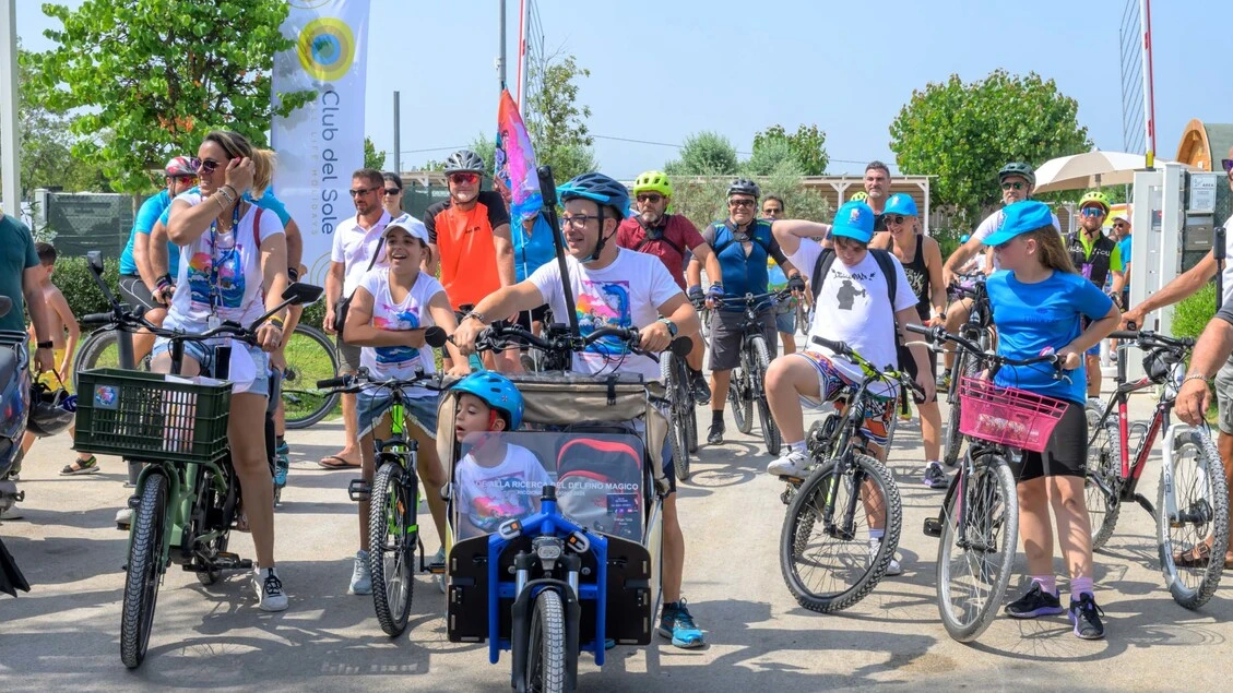 Malattie rare, padre e figlio in bici da Riccione alla Puglia